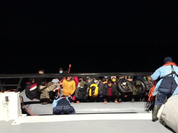 İzmir'de 76 düzensiz göçmen kurtarıldı