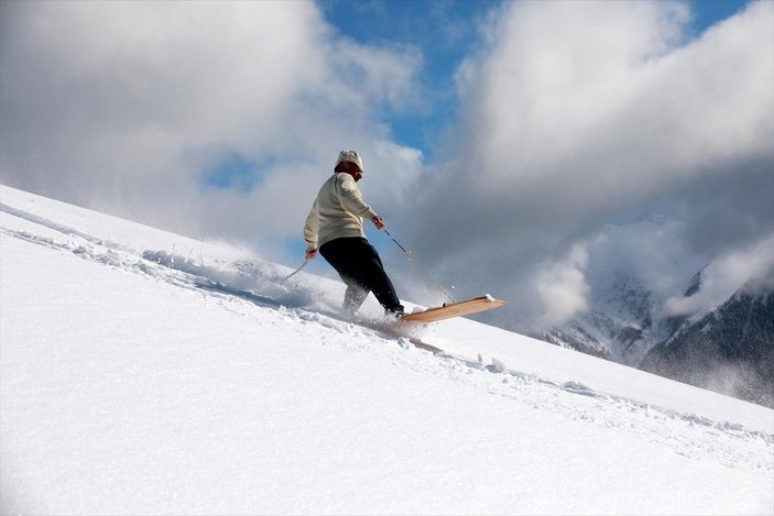 Rizelilerin Petran Yaylası'nda kayak keyfi