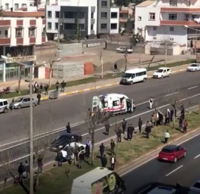 Şanlıurfa'da yolun karşısına geçen kadına otomobil çarptı
