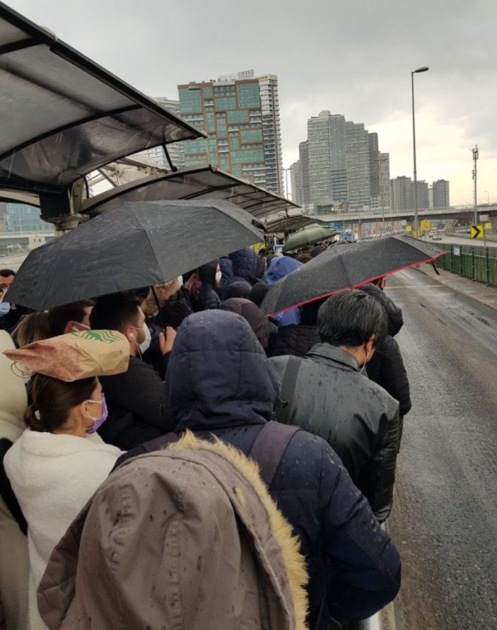 15 Temmuz Şehitler Köprüsü'nde metrobüs  arıza yaptı