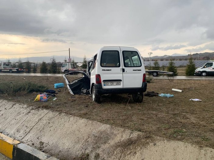 Isparta'da iki araç çarpıştı: 3 ölü, 8 yaralı