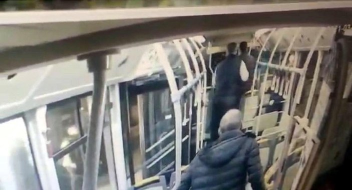 İzmir'de otobüsteki yolcuyu bıçaklayan saldırgan tutuklandı