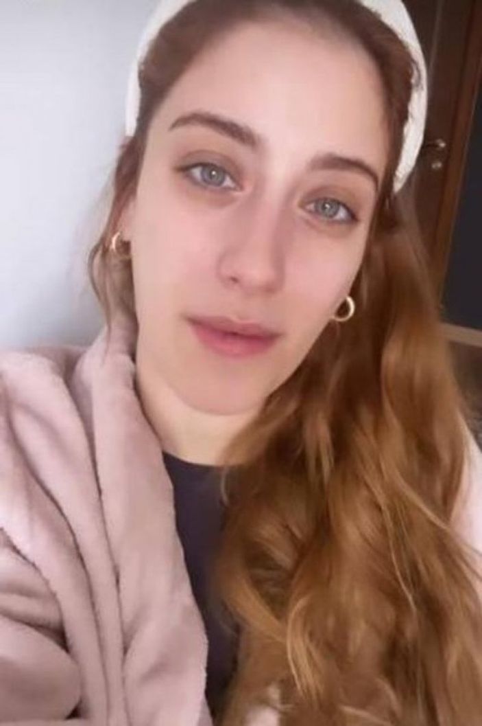 Hazal Kaya: Koronavirüsü hafif atlatıyorum