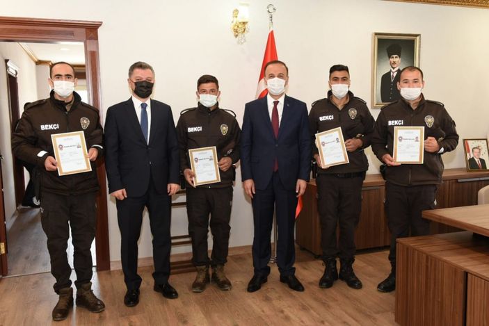 i Şanlıurfa’da bekçiler başarı belgesi ile ödüllendirildi.