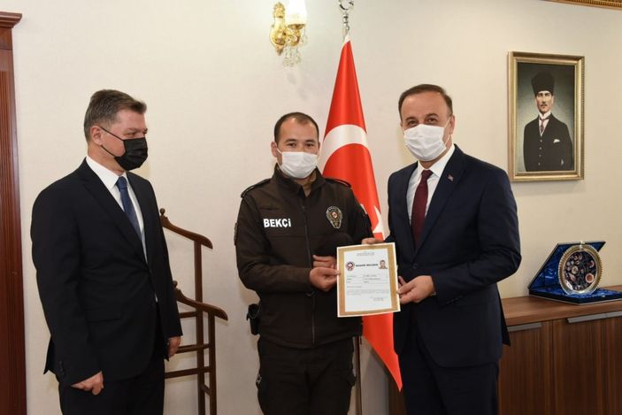 i Şanlıurfa’da bekçiler başarı belgesi ile ödüllendirildi.