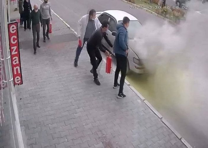 Nevşehir’de park halindeki araç bir anda alev aldı