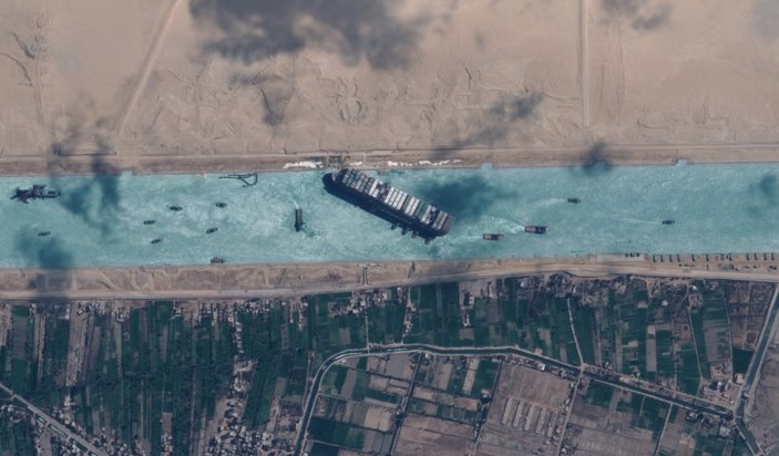Süveyş Kanalı'nda gemisi sıkışan Evergreen şirketinden 1 milyar dolarlık tazminat talebi