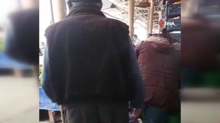 Aydın'da pazar yerinde yaşlı adamdan kadınlara taciz anları