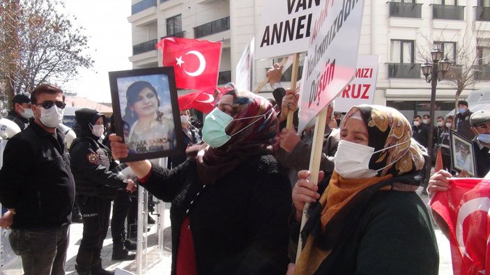 Vanlı ailelerin eylemine gülen HDP’li kadına tepki verildi