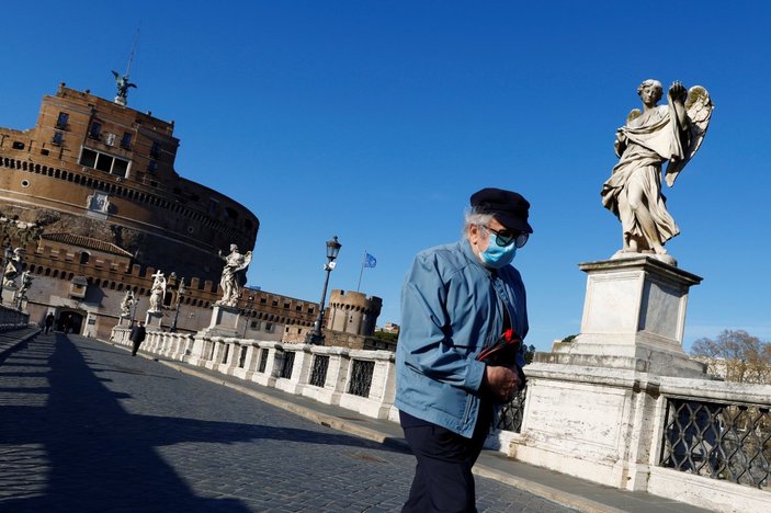 İtalya'da koronavirüs tedbirleri nisan sonuna kadar uzatıldı