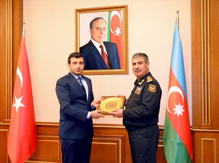 İlham Aliyev, Selçuk Bayraktar'a madalya taktı