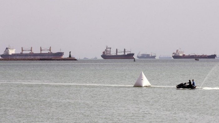 Mısır'dan, Süveyş Kanalı'nı kapatan gemiyi alıkoyma kararı