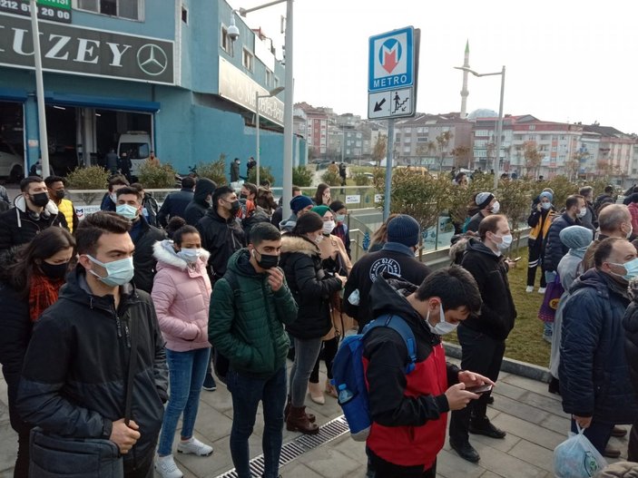 İstanbul’da trafo yangını metro seferlerini aksattı