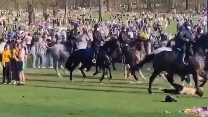 Belçika’da atlı polis protestocu kadını ezdi