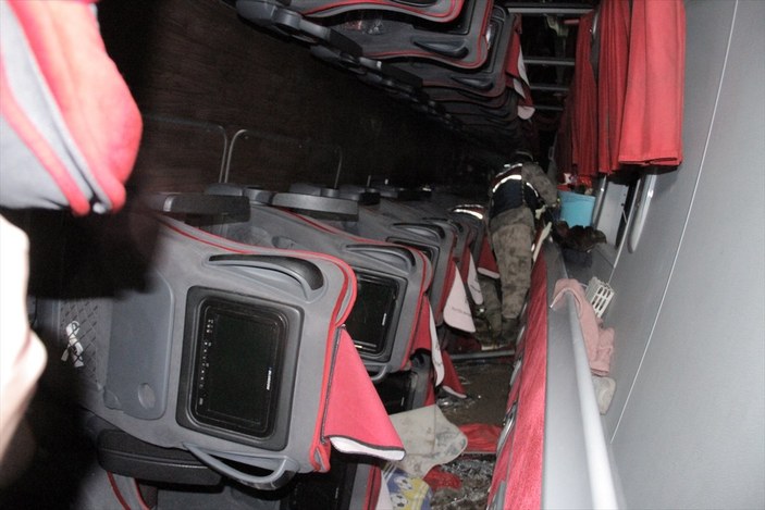 Sivas'ta yolcu otobüsü devrildi: 39 yaralı