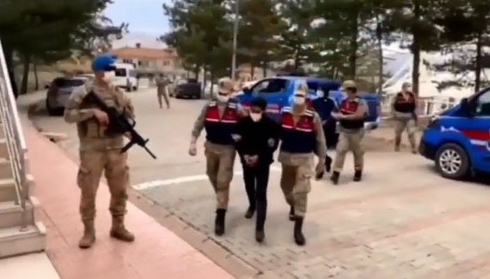 Sivas'ta çaldıkları altınları kuyumcuda bozdurdular