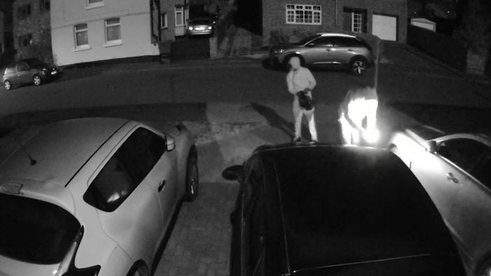 İngiltere'de araba kundakçısı kendini yaktı