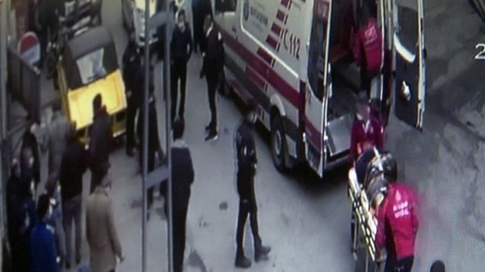 Arnavutköy’de evli kadınla basılan adam camdan atladı