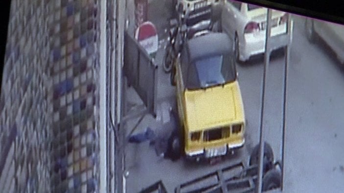 Arnavutköy’de evli kadınla basılan adam camdan atladı