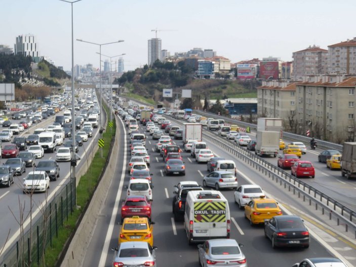 İstanbul'da 56 saatlik kısıtlama öncesi trafik yoğunluğu