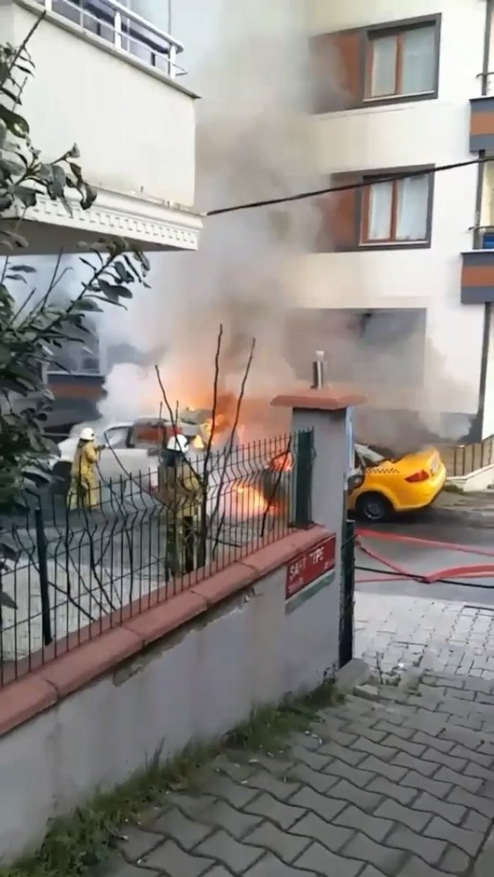Çekmeköy'de takside çıkan yangın korku saçtı