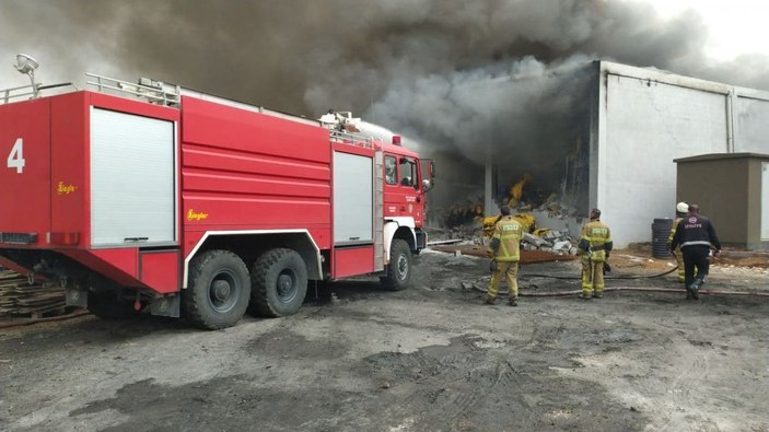Uşak'ta iplik fabrikasında yangın çıktı