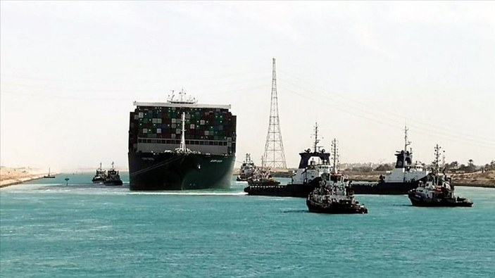 Mısır: Bekleyen tüm gemiler Süveyş Kanalı'ndan geçti