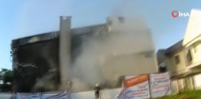 Tayland'da yanan bina çöktü