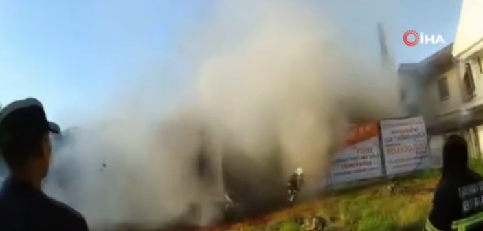 Tayland'da yanan bina çöktü