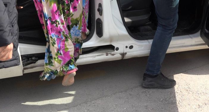 d Çorum'da şiddet gören kadın sokağa çıkıp polise sığındı