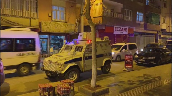 Diyarbakır'da iki grup çatıştı, 10 yaşındaki çocuk arada kaldı