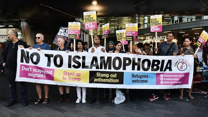 İsveç’te İslamofobi raporu: En çok başörtülüler saldırıya uğruyor