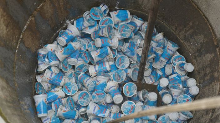 Kırklareli'de kanalizasyondan yüzlerce bozuk ayran çıktı