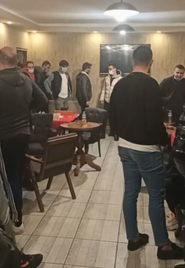 i Konya’da kapalı olması gereken kafeye baskın