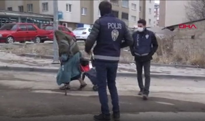 Erzurum'da koronalı kadın, ambulansa binmemek için 1,5 saat direndi