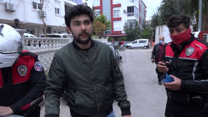 d Antalya'da annesini darbedip, erkek arkadaşını bıçakladı