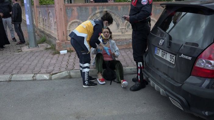 d Antalya'da annesini darbedip, erkek arkadaşını bıçakladı