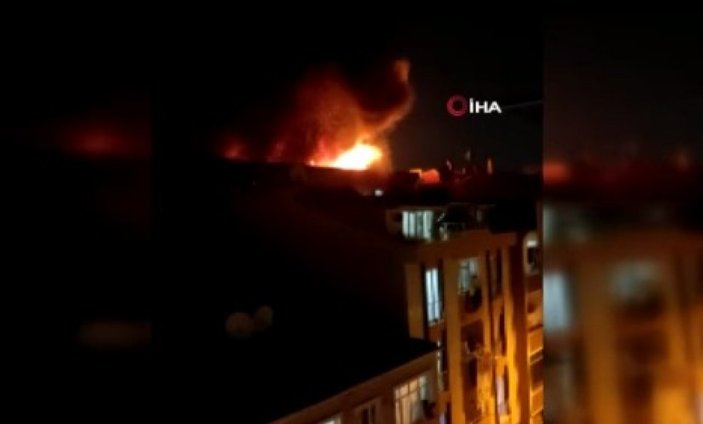 İstanbul'da çatı katında mangal yangına neden oldu