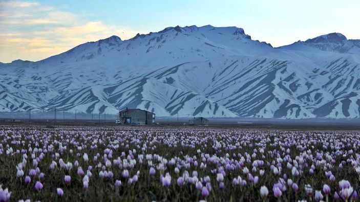 i Yüksekova'da iki mevsim bir arada