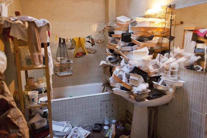 Kompulsif biriktirme hastalığı nedir? Kompulsif biriktirme hastalığı (istifçilik) belirtileri ve tedavisi