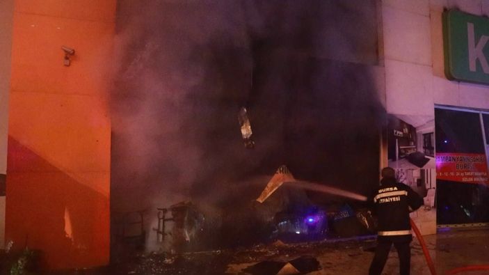 i Bursa’da mobilya atölyesinde yangın çıktı