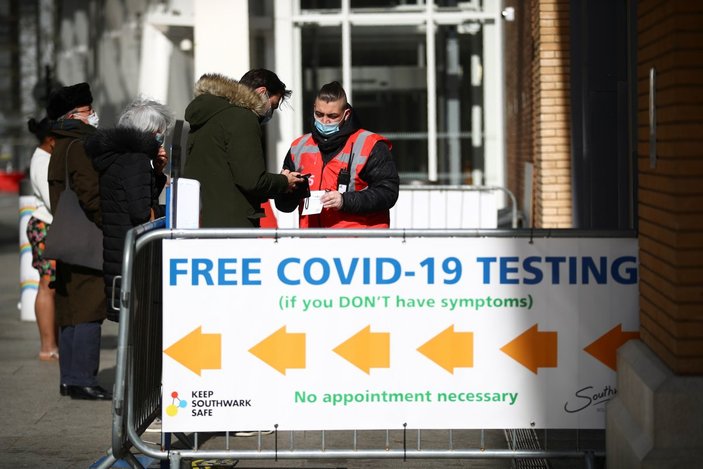 İngiltere, haftada 2 kez koronavirüs testi uygulamasını başlatıyor