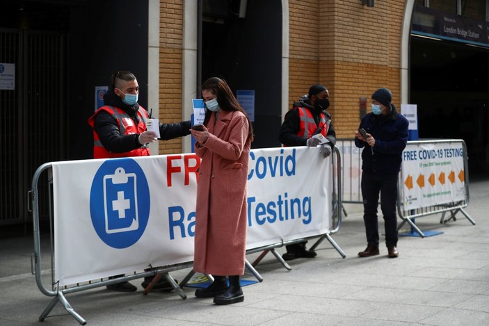 İngiltere, haftada 2 kez koronavirüs testi uygulamasını başlatıyor