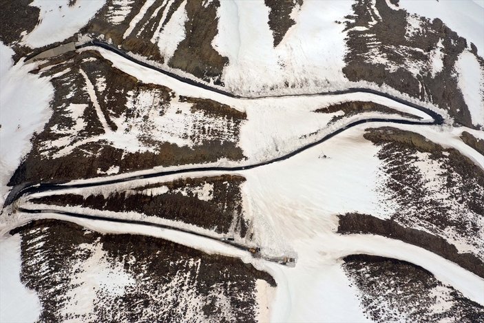 Muş'ta karla kaplı köy yolları açılıyor