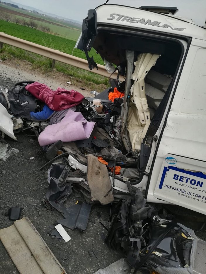 Kahramanmaraş'ta iki tır kazaya karıştı: Sürücülerden biri öldü
