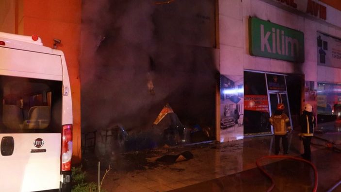 i Bursa’da mobilya atölyesinde yangın çıktı