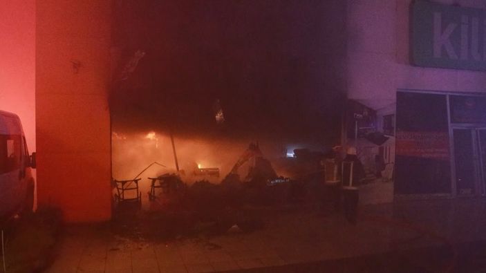 i Bursa’da mobilya atölyesinde yangın çıktı