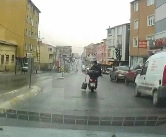 Sultanbeyli'deki motosikletli, nargile közüyle direksiyon tuttu