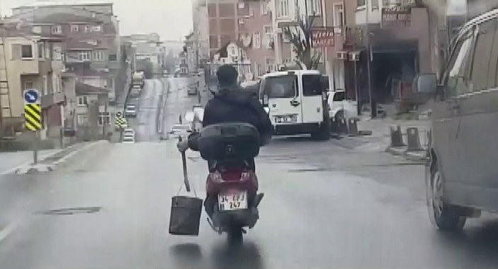 Sultanbeyli'deki motosikletli, nargile közüyle direksiyon tuttu
