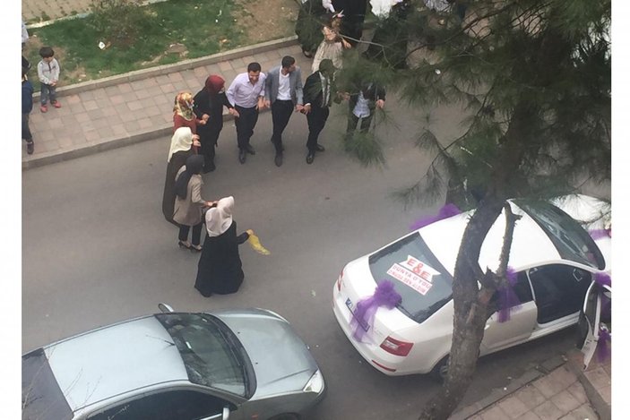 Diyarbakır'da sokak ortasında maskesiz halay